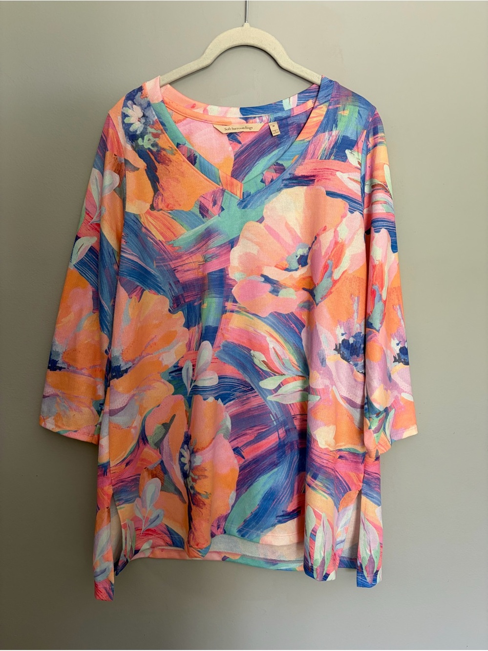 Soft Surroundings Tunic Top Women’s M Colorful Watercolor Floral V Neck Feminine